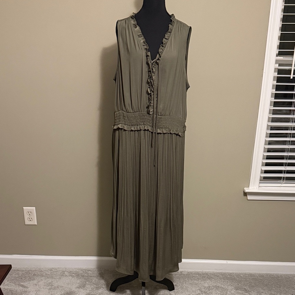 Elegant Olive Green Sleeveless Dress